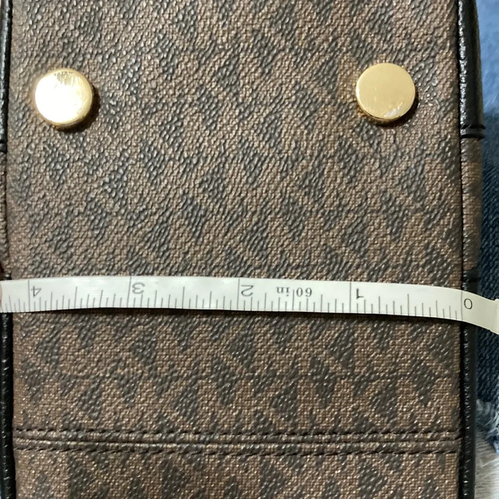 Michael Michael Kors Austin Medium Pebbled Leather Messenger Bag USED